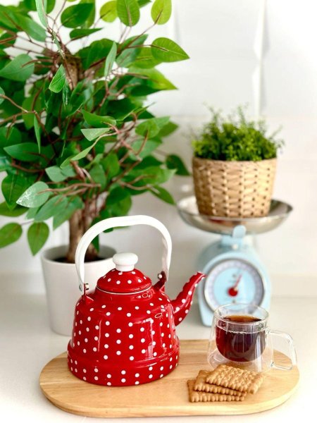 إبريق شاي منقط